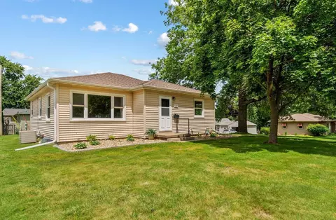 1404 Maxine Ave, Waterloo, IA 50701