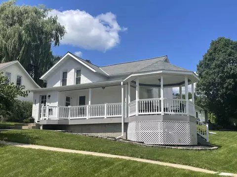 608 Franklin St, Decorah, IA 52101