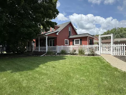 601 3rd Ave, Parkersburg, IA 50665