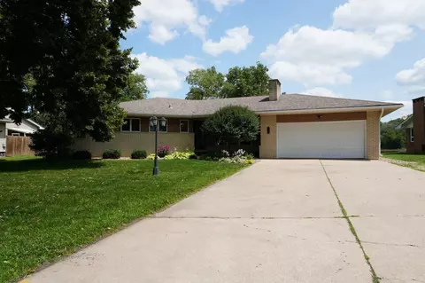 118 Cedar Cir, Charles City, IA 50616