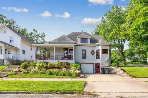 1004 Tremont St, Cedar Falls, IA 50613