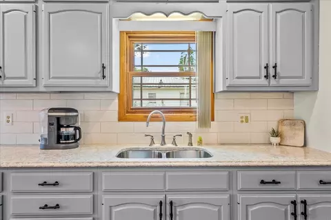 1315 Upton Ave, Waterloo, IA 50701 photo 6