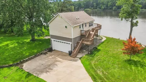 2214 Cottage Row Rd, Cedar Falls, IA 50613