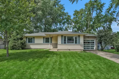 3912 Scenic Dr, Waterloo, IA 50701