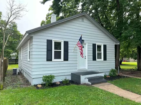 506 17th Ave, Charles City, IA 50616