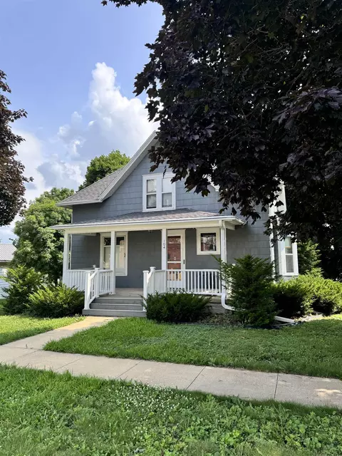 104 W Clark St, Calmar, IA 52132