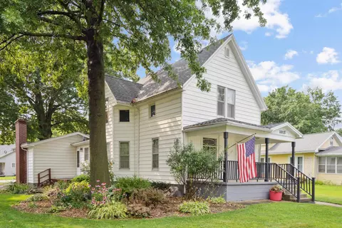 1015 Bluff St, Cedar Falls, IA 50613