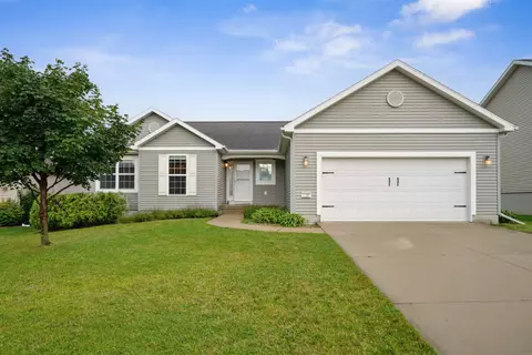 1208 Amelia Dr, Cedar Falls, IA 50613