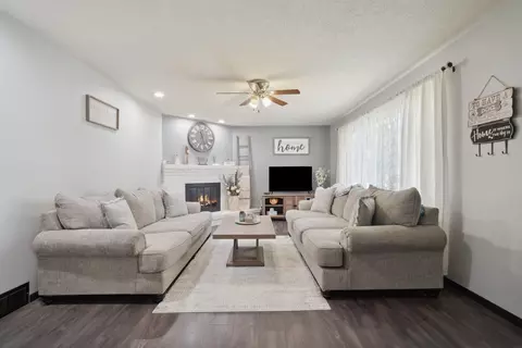 1012 Kaplan Dr, Waterloo, IA 50702 photo 4