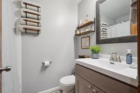 1012 Kaplan Dr, Waterloo, IA 50702 photo 10