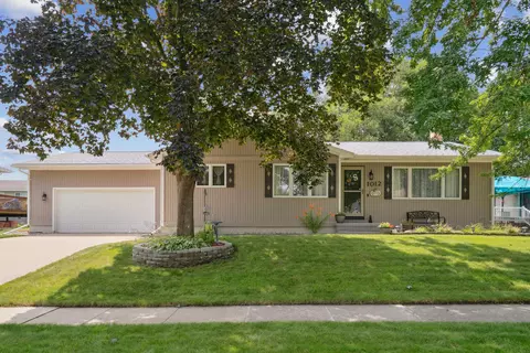 1012 Kaplan Dr, Waterloo, IA 50702