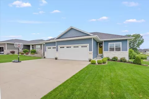 2124 Donald Dr, Cedar Falls, IA 50613