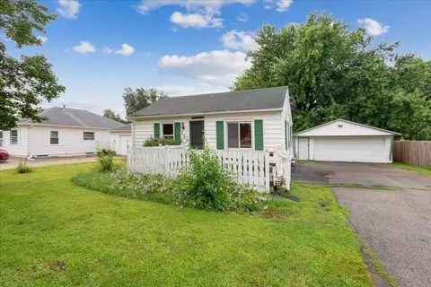 144 E Gilbert Dr, Elk Run Heights, IA 50707