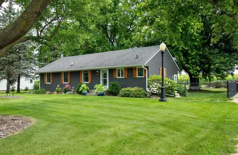 409 SE 30th St, Waverly, IA 50677