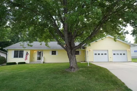 207 Dawn Dr, Nashua, IA 50658