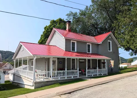 491 Platt St, Lansing, IA 52151