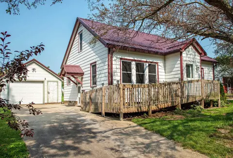 406 SE 4th St, Tripoli, IA 50676