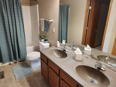 4908 Millenium Dr, Cedar Falls, IA 50613 photo 20