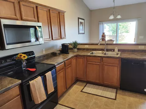 4908 Millenium Dr, Cedar Falls, IA 50613 photo 3