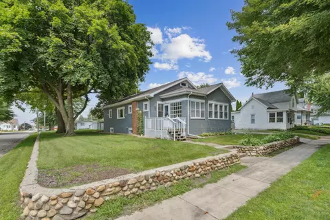 209 H Ave, Grundy Center, IA 50638