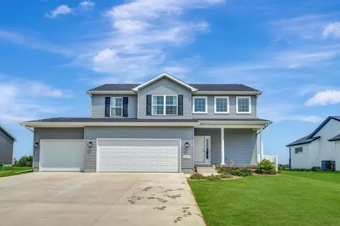 2811 Arbor Ridge Rd, Cedar Falls, IA 50613