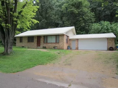 623 Miners Creek Rd, Guttenberg, IA 52052