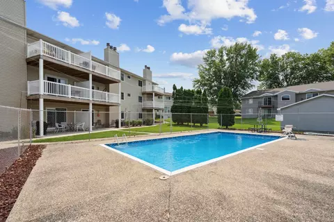218 W Park Ln, Waterloo, IA 50701