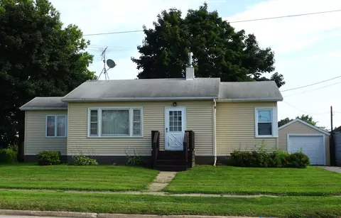 110 W 4th St, Wellsburg, IA 50680