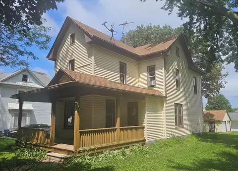 707 Park St, Reinbeck, IA 50669