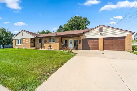 1404 10th St, Eldora, IA 50627