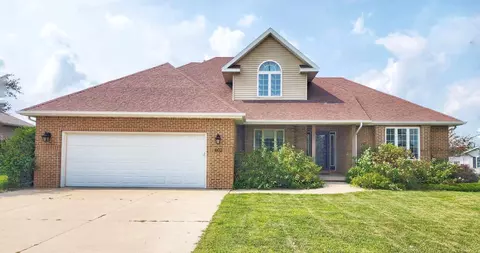 602 Pine Dr, Independence, IA 50644