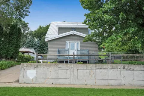1007 E Bremer Ave, Waverly, IA 50677