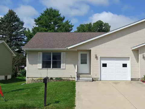 327 N Mill St, Decorah, IA 52101