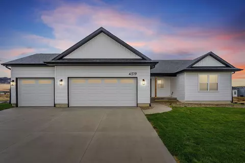 4519 Sonoma Dr, Cedar Falls, IA 50613