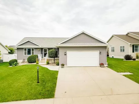 3701 Monaghan Dr, Waverly, IA 50677