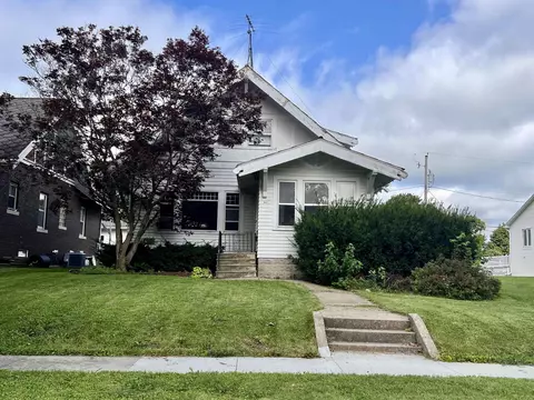 411 Broad St, Reinbeck, IA 50669