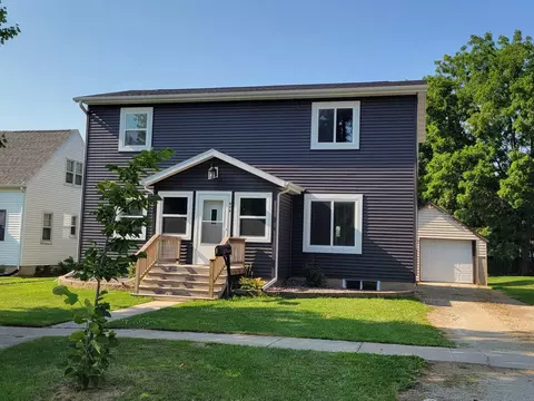616 E 4th Ave, Cresco, IA 52136