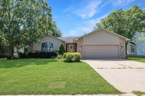 1802 Donald Dr, Cedar Falls, IA 50613