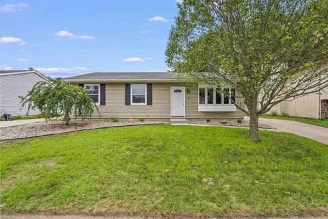 824 Cloverdale Ave, Waterloo, IA 50703