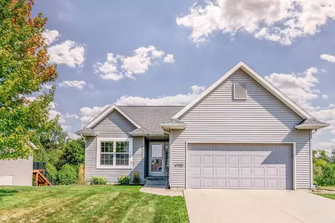 4700 Loren Dr, Cedar Falls, IA 50613