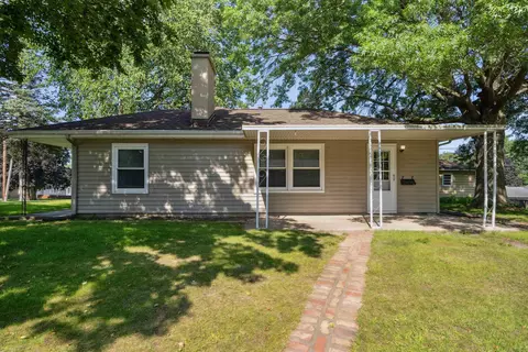 1183 E Ridgeway Ave, Waterloo, IA 50702