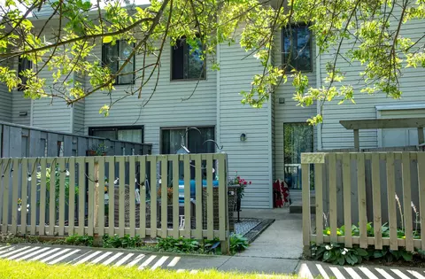 2329 Sky Line Dr, Waterloo, IA 50701