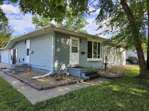 1298 St Andrews Ave, Waterloo, IA 50701