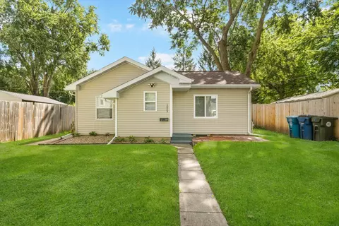 1025 Dundee Ave, Waterloo, IA 50701