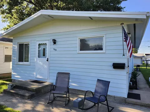 1922 Howard Ave, Waterloo, IA 50702