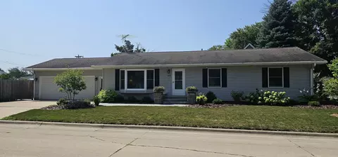 808 3rd St, Charles City, IA 50616