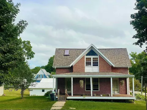 309 E Clark St, Fayette, IA 52142