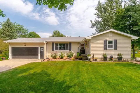 506 Fairlane St, Dysart, IA 52224