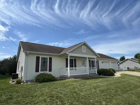 714 Conn St, Parkersburg, IA 50665