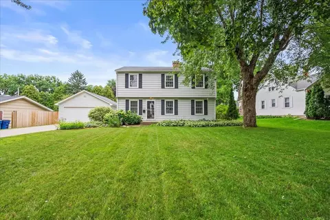 153 Hampshire Rd, Waterloo, IA 50701